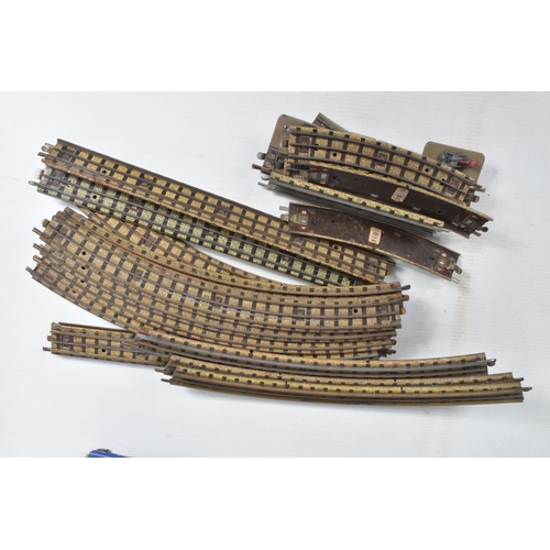 142 - A QUANTITY OF BOXED AND UNBOXED HORNBY DUBLO ITEMS, to include unboxed class N2 Tank No.6699, G.W.R.... 