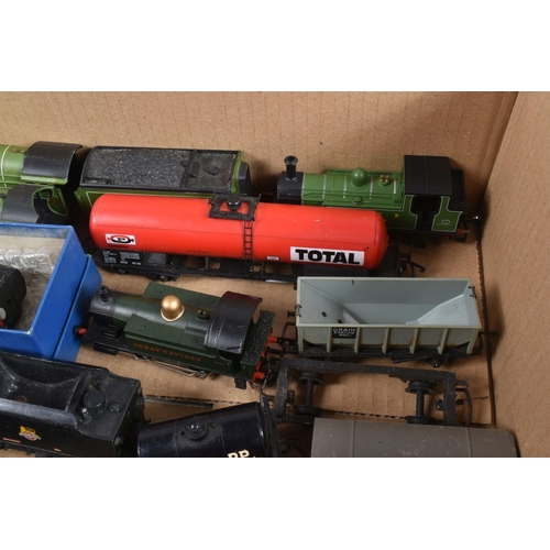 150 - A QUANTITY OF BOXED& UNBOXED OO GAUGE LOCOMOTIVES AND ROLLING STOCK, to include boxed Hornby Dublo c... 