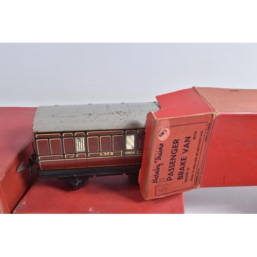 154 - A BOXED HORNBY O GAUGE No.501 PASSENGER TRAIN SET, comprising clockwork No.1 locomotive and tender N... 