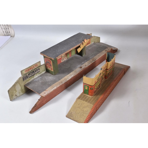 154 - A BOXED HORNBY O GAUGE No.501 PASSENGER TRAIN SET, comprising clockwork No.1 locomotive and tender N... 