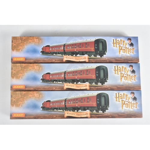 171 - A BOXED HORNBY RAILWAYS OO GAUGE HARRY POTTER AND THE PHILOSOPHER'S STONE HOGWARTS EXPRESS CASTLE CL... 