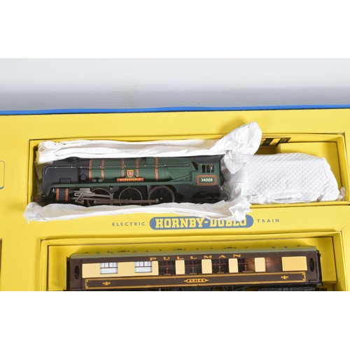 178 - A BOXED HORNBY DUBLO S.R. PULLMAN TRAIN SET, No.2035, comprising Rebuilt West Country class locomoti... 