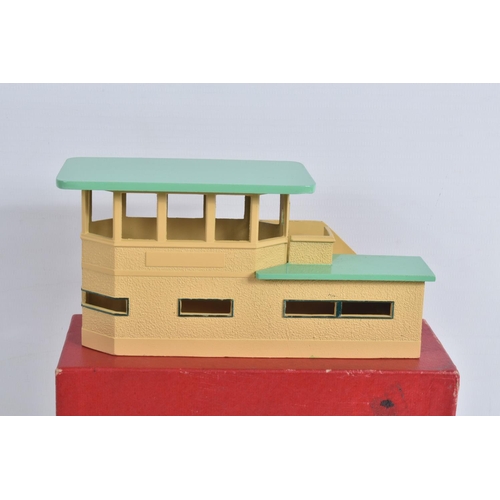 179 - A BOXED HORNBY DUBLO D1 SIGNAL CABIN, earlier version with green roof, with opened packed of Station... 