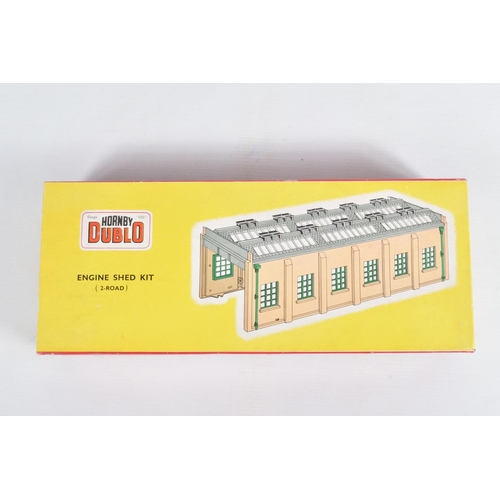 181 - TWO BOXED HORNBY DUBLO PLASTIC ACCESSORY KITS, Engine Shed kit (2-road) (5005) and Engine Shed Exten... 