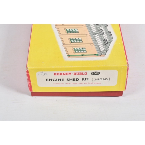 181 - TWO BOXED HORNBY DUBLO PLASTIC ACCESSORY KITS, Engine Shed kit (2-road) (5005) and Engine Shed Exten... 