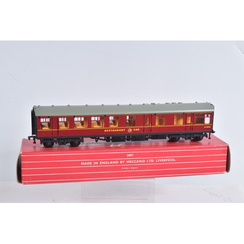 184 - A BOXED HORNBY DUBLO B.R. Mk.1 RESTAURANT CAR (4071), B.R. maroon livery, NM in VG later box with on... 