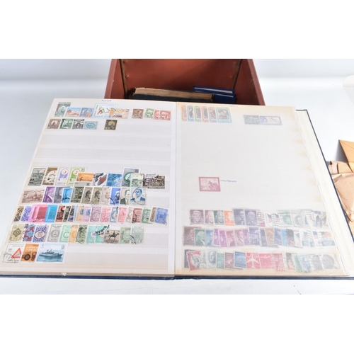 214 - COLLECTION OF STAMPS IN VARIOUS ALBUMS WITH JUMBLED GB QE2 MINT COLLECTION INC WATERLOW CASTLES SET ... 