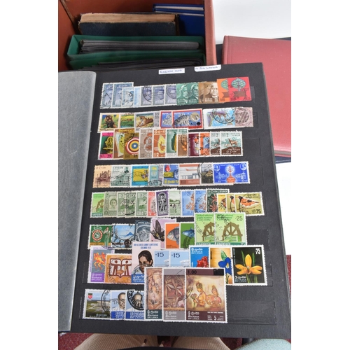 214 - COLLECTION OF STAMPS IN VARIOUS ALBUMS WITH JUMBLED GB QE2 MINT COLLECTION INC WATERLOW CASTLES SET ... 