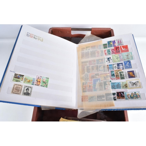 214 - COLLECTION OF STAMPS IN VARIOUS ALBUMS WITH JUMBLED GB QE2 MINT COLLECTION INC WATERLOW CASTLES SET ... 