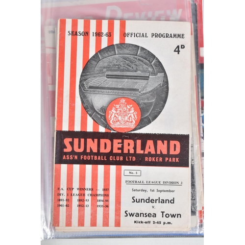 236 - A COLLECTION OF SUNDERLAND AND CARLISLE UNITED FOOTBALL CLUB PROGRAMMES, Sunderland programmes range... 