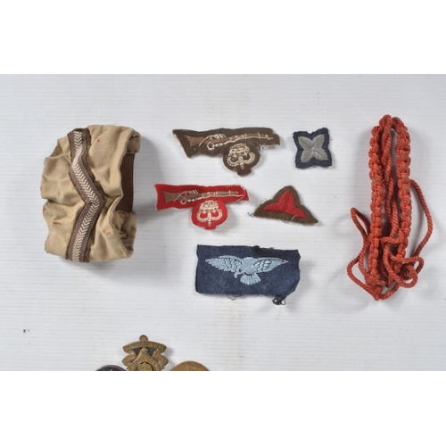 264 - A FIFTEENTH LONDON REGIMENT PAIR OF WWI MEDALS AND SOME CLOTH INSIGNA, the medals are correctly name... 