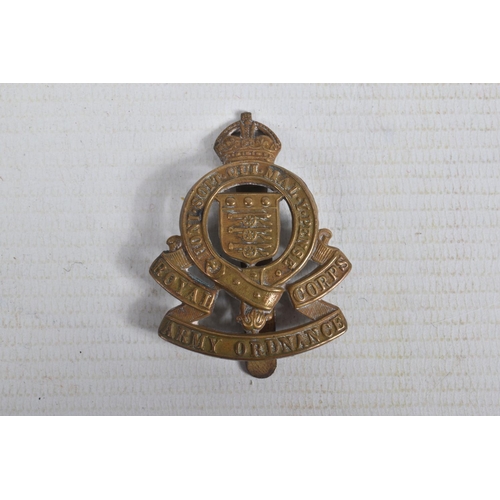 264 - A FIFTEENTH LONDON REGIMENT PAIR OF WWI MEDALS AND SOME CLOTH INSIGNA, the medals are correctly name... 