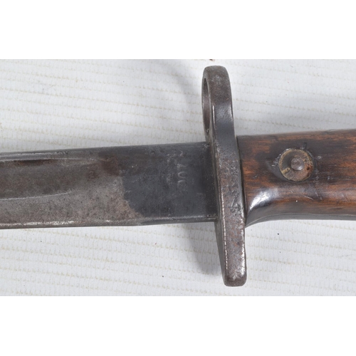 265 - A WWI 1907 PATTERN LEE ENFIELD BARONET, the blade has a single fullered edge and the handle has wood... 