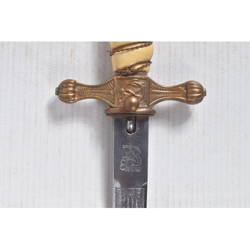 271 - A GERMAN KRIEGSMARINE OFFICERS DRESS DAGGER MADE BY EICKHORN OF SOLIGEN, this has the makers name an... 