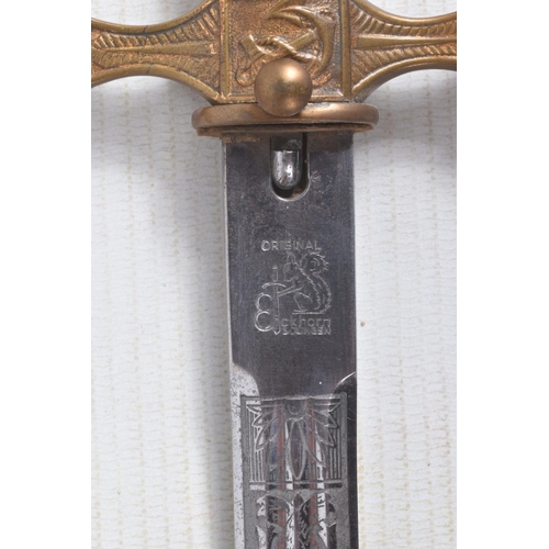 271 - A GERMAN KRIEGSMARINE OFFICERS DRESS DAGGER MADE BY EICKHORN OF SOLIGEN, this has the makers name an... 