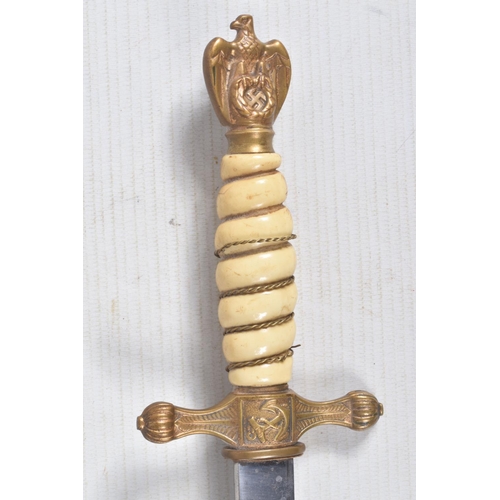 271 - A GERMAN KRIEGSMARINE OFFICERS DRESS DAGGER MADE BY EICKHORN OF SOLIGEN, this has the makers name an... 