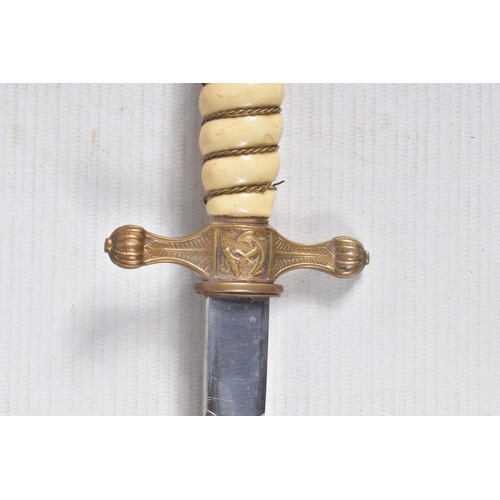 271 - A GERMAN KRIEGSMARINE OFFICERS DRESS DAGGER MADE BY EICKHORN OF SOLIGEN, this has the makers name an... 