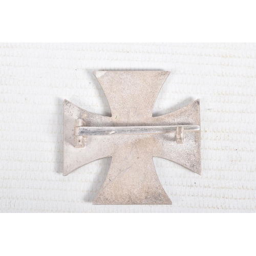 275 - A WWII ERA GERMAN IRON CROSS FIRST CLASS WITH BOX, this is not maker marked on the pin or the frame ... 