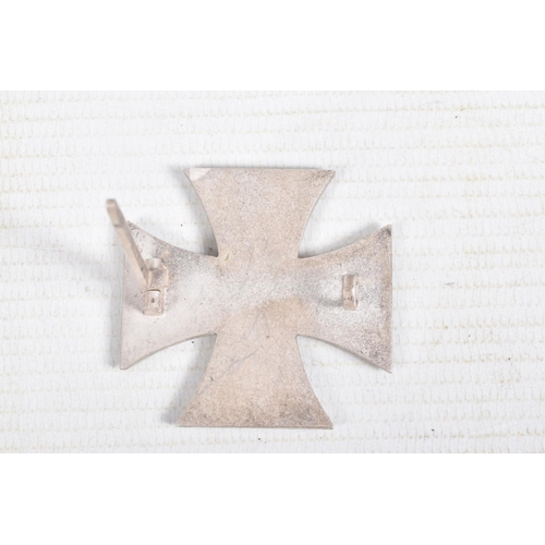 275 - A WWII ERA GERMAN IRON CROSS FIRST CLASS WITH BOX, this is not maker marked on the pin or the frame ... 