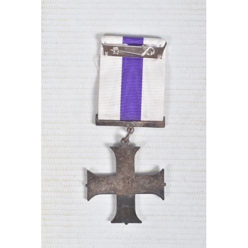 282 - WORLD WAR ONE GEO V MILITARY CROSS, IN ORIGINAL BOX OF ISSUE(lid detached) This award was instituted... 