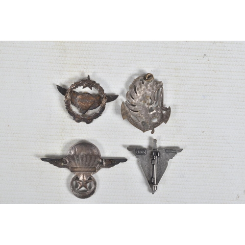 283 - AN ACCUMULATION OF THIRTY SEVEN METAL BADGE/UNIFORM INSIGNIA FOR MAINLY FRENCH FORCES, almost all ar... 