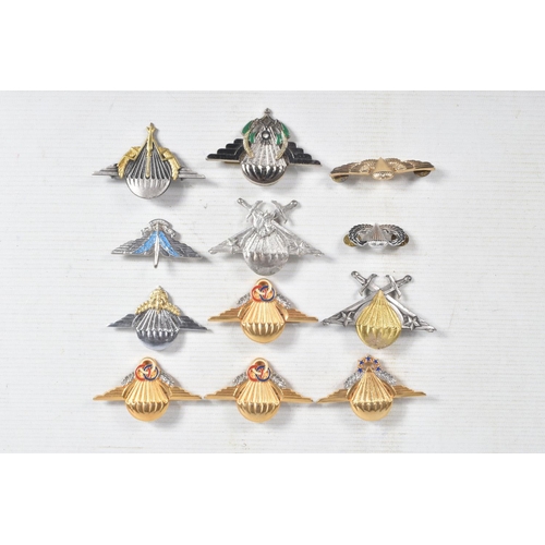 283 - AN ACCUMULATION OF THIRTY SEVEN METAL BADGE/UNIFORM INSIGNIA FOR MAINLY FRENCH FORCES, almost all ar... 