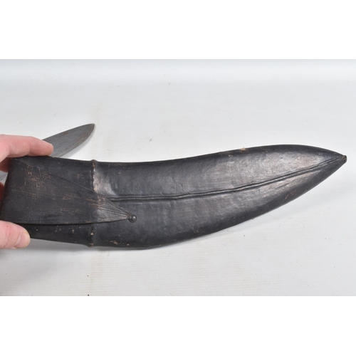 292 - A WWI ERA GHURKA KUKRI KNIFE & SCABBARD WITH MAKERS MARKS AND DATED, this Kukri, is marked with the ... 