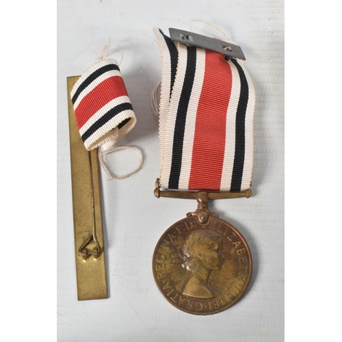 295 - A COLLECTION OF MEDALS FROM WWI, WWII, ODD FELLOWS AND A SPECIAL CONSTABULARY MEDAL, the WWI pair of... 