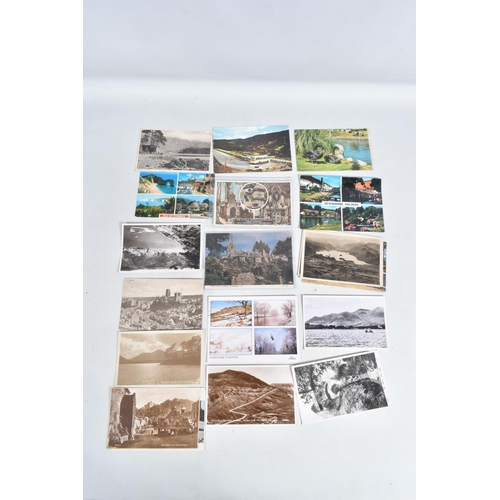 249 - A LARGE COLLECTION OF POSTCARDS, APPROXIMATELY 600 OF LONDON, various locations in London, these are... 