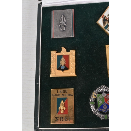 323 - PRESENTATION BOX OF FFL(FRENCH FOREIGN LEGION) METAL CRESTS, presented to Peter McAleese by Corporal... 