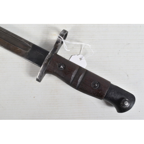 327 - TWO BAYONETS, comprising a WWII era Japanese example with scabbard, stamped with the Kokura Arsenal ... 