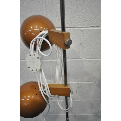 1302 - A MID-CENTURY GUZZINI STYLE FLOOR LAMP, with two adjustable lights, 146cm, along with a glazed potte... 