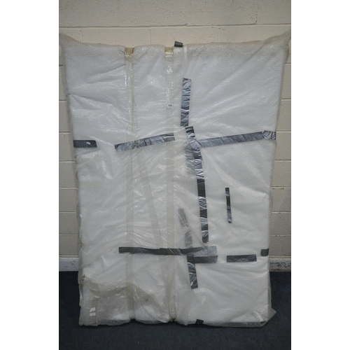 1323 - AN UNBRANDED 4FT6 MEMORY FOAM MATTRESS (condition report: in plastic wrapping)