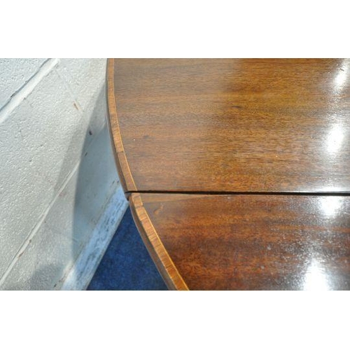 1339 - AN EDWARDIAN MAHOGANY OVAL PEMBROKE TABLE, with two drop leaves, a central inlay, a single frieze dr... 