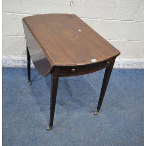 1339 - AN EDWARDIAN MAHOGANY OVAL PEMBROKE TABLE, with two drop leaves, a central inlay, a single frieze dr... 