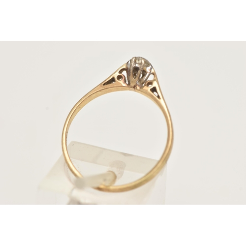 7 - A 9CT YELLOW GOLD DIAMOND SINGLE STONE RING, set with a round brilliant cut diamond, measuring appro... 