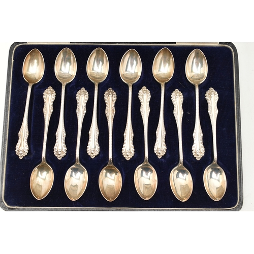 120 - AN EDWARD VII CASED SET OF TWELVE TEASPOONS, a rectangular form blue felt lined case, encasing twelv... 