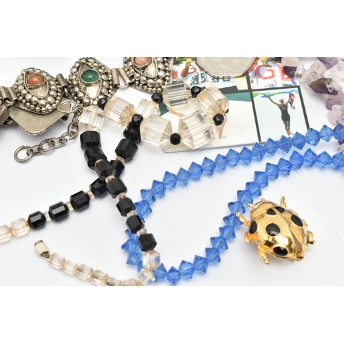 92 - A BAG OF ASSORTED COSTUME JEWELLERY, to include a quartz chip bead necklace fitted with a white meta... 