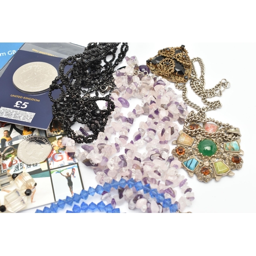 92 - A BAG OF ASSORTED COSTUME JEWELLERY, to include a quartz chip bead necklace fitted with a white meta... 