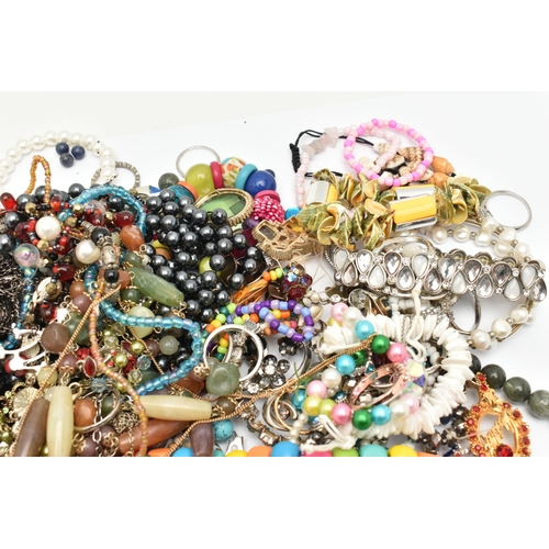 94 - A BAG OF ASSORTED COSTUME JEWELLERY, various pieces including brooches, bracelets, necklaces, rings ... 