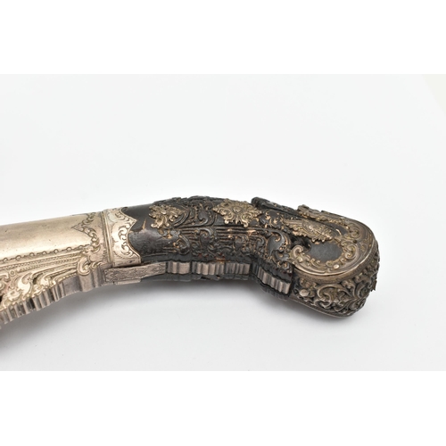 99 - A SRI LANKAN PIHA KAETTA DAGGER, carved scrolling detail to the handle with white metal embellishmen... 