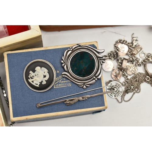 127 - A SELECTION OF SILVER, COSTUME JEWELLERY AND JEWELLERY BOXES, to include a silver hinged bangle with... 