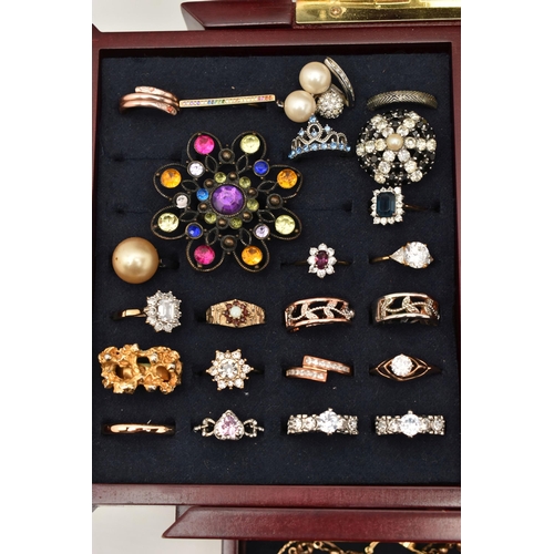 128 - A MULTI STORAGE WOODEN JEWELLERY BOX WITH COSTUME JEWELLERY, to include a variety of rings, cufflink... 