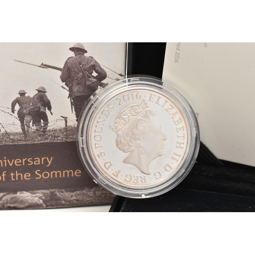 136 - A BOXED ROYAL MINT 'THE 100TH ANNIVERSARY OF THE BATTLE OF THE SOMME' 2016 UNITED KINGDOM £5 SILVER ... 