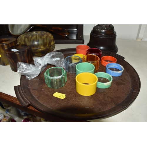 331 - A GROUP OF VINTAGE BAKELITE AND EARLY PLASTIC ITEMS to include a 'Gadeware' tray (signs of repair, c... 