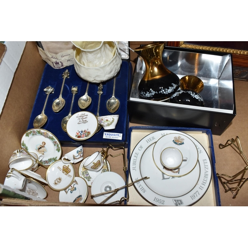 345 - A BOX OF ROYAL COMMEMORATIVE AND MISCELLANEOUS  ITEMS to include a boxed set of six silver plated Si... 