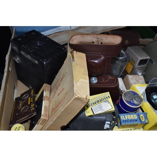 355 - A BOX OF VINTAGE CAMERA AND VISUAL EQUIPMENT to include a boxed Halina viewer, an Aldis 100/150 slid... 