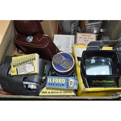 355 - A BOX OF VINTAGE CAMERA AND VISUAL EQUIPMENT to include a boxed Halina viewer, an Aldis 100/150 slid... 