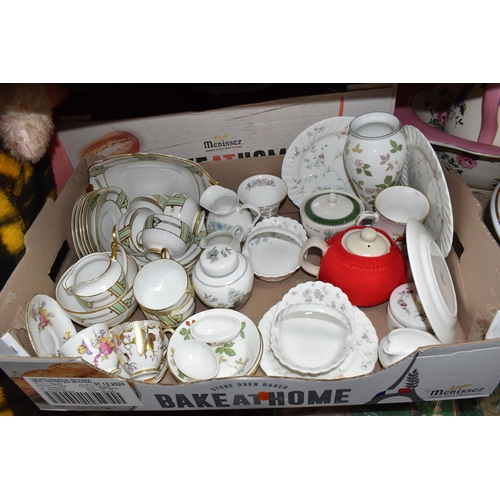 371 - THREE BOXES AND LOOSE CERAMICS, GLASS, METAL WARES AND SUNDRY ITEMS, to include a twenty one piece R... 