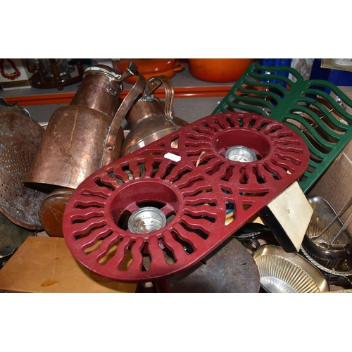 399 - A BOX OF MOSTLY ASSORTED METALWARES to include a cast iron Welch tea light trivet, a cast iron cooke... 